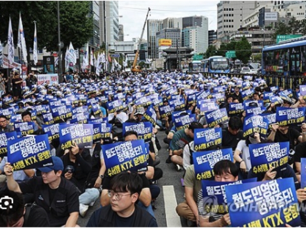 勞資談判破裂韓國首爾巴士罷工，捷運線廷長服務提供免費接駁車